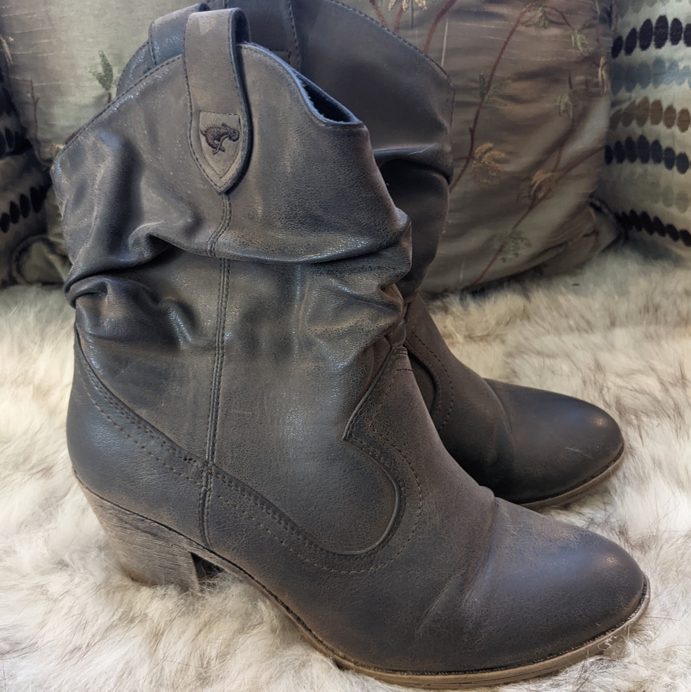 Size 9 Rocket Dog Tan suede slouchy ankle cowboy boots